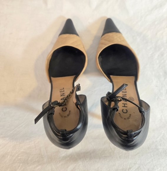 Chanel Women's Size 41 Two Tone D'Orsay Pump with Chain Strap Quilted Heels - Picture 4 of 13